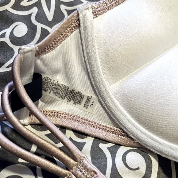 Victoria’s Secret up 2 cups swimsuit top 🤍 - Picture 4 of 4